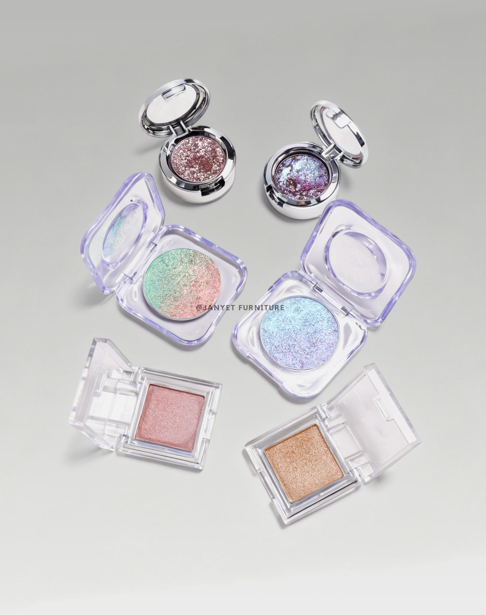 Monochromatic metallic eyeshadow